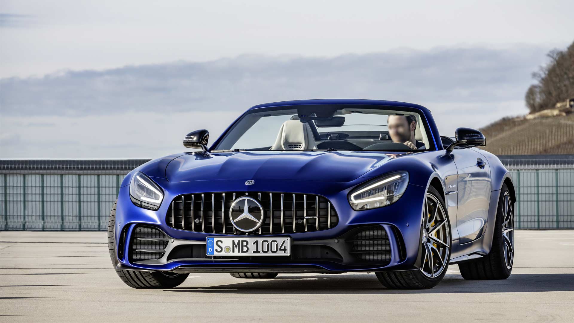2019-Mercedes-AMG-GT-R-Roadster_8