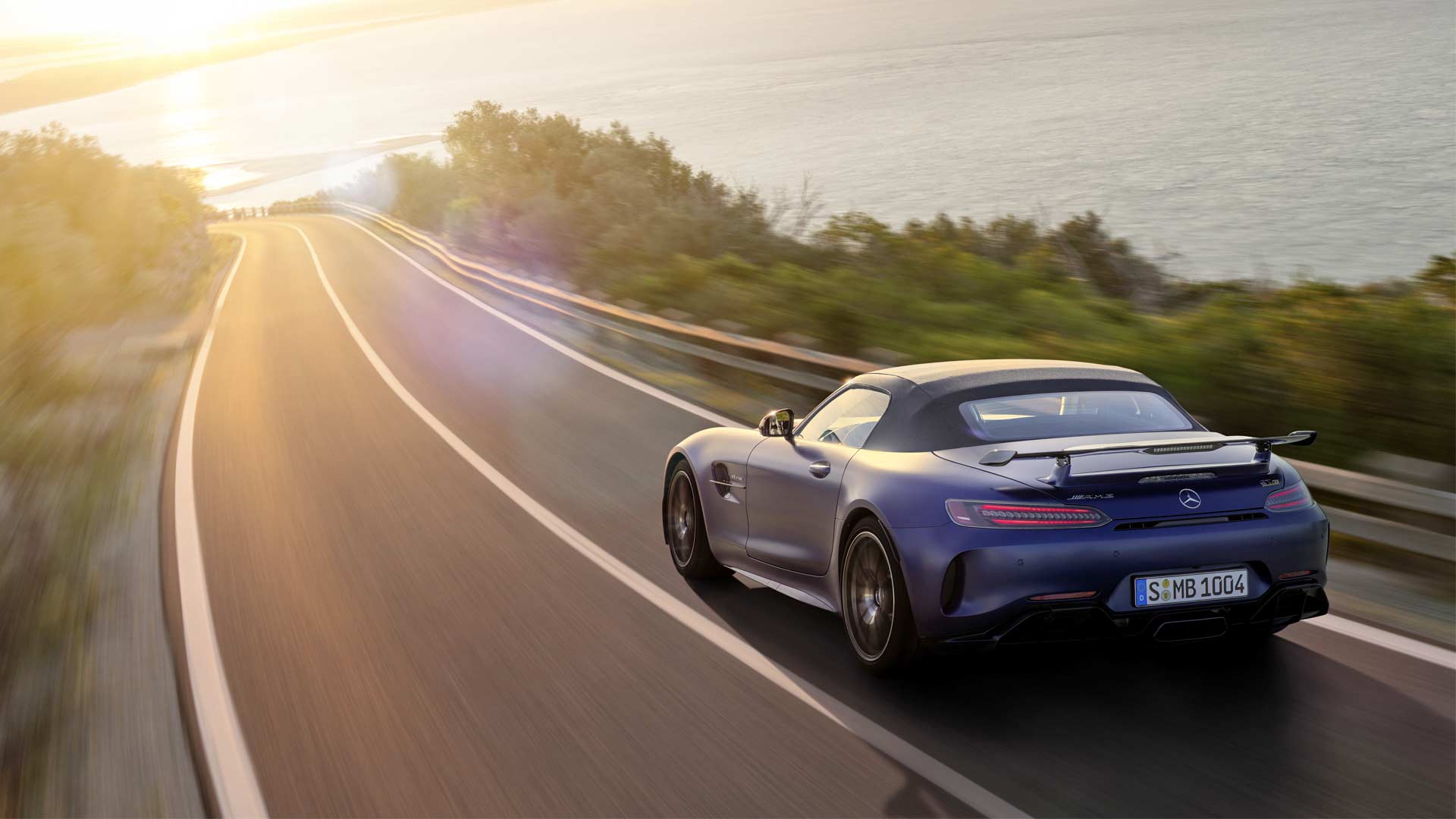 2019-Mercedes-AMG-GT-R-Roadster_9
