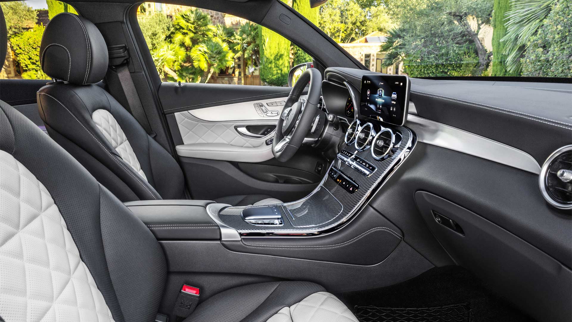 2020-Mercedes-Benz-GLC-Coupé-Interior_3