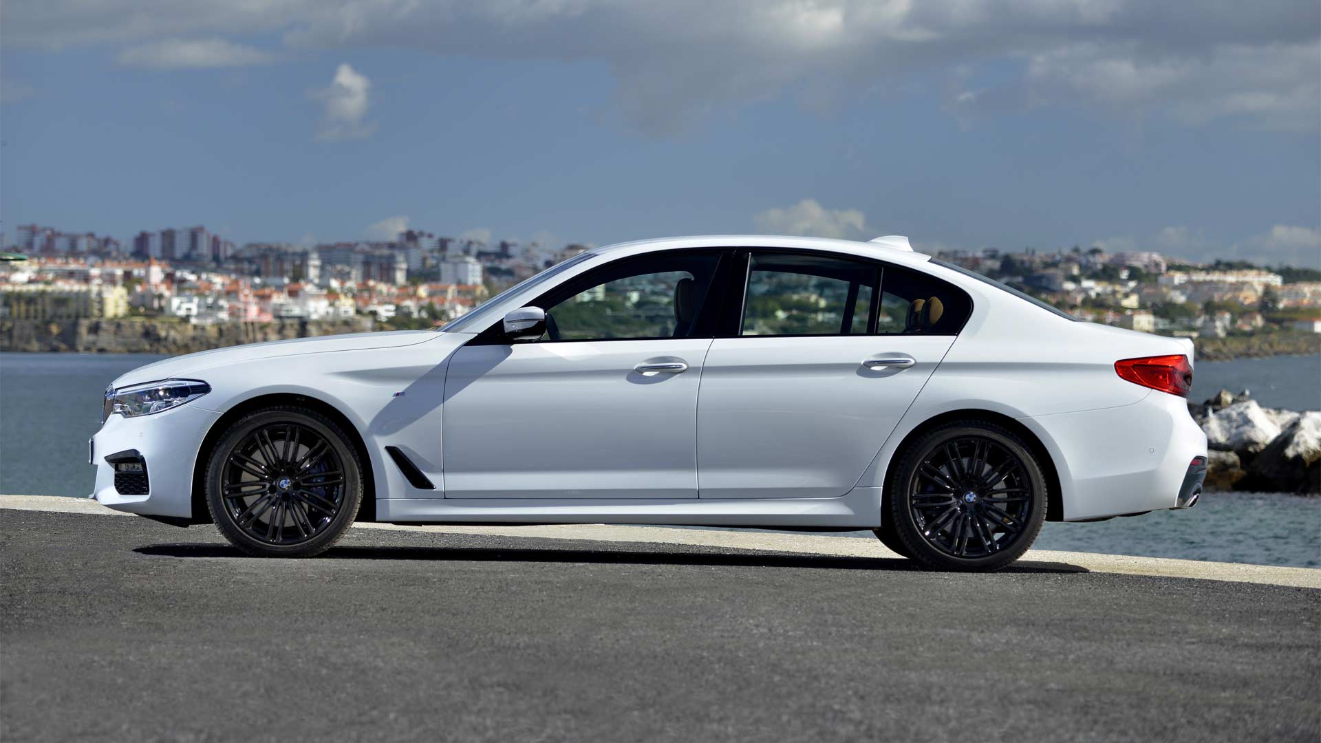 7th-generation-BMW-5-Series-M-Sport_3