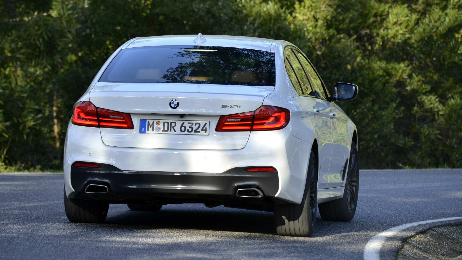 7th-generation-BMW-5-Series-M-Sport_4