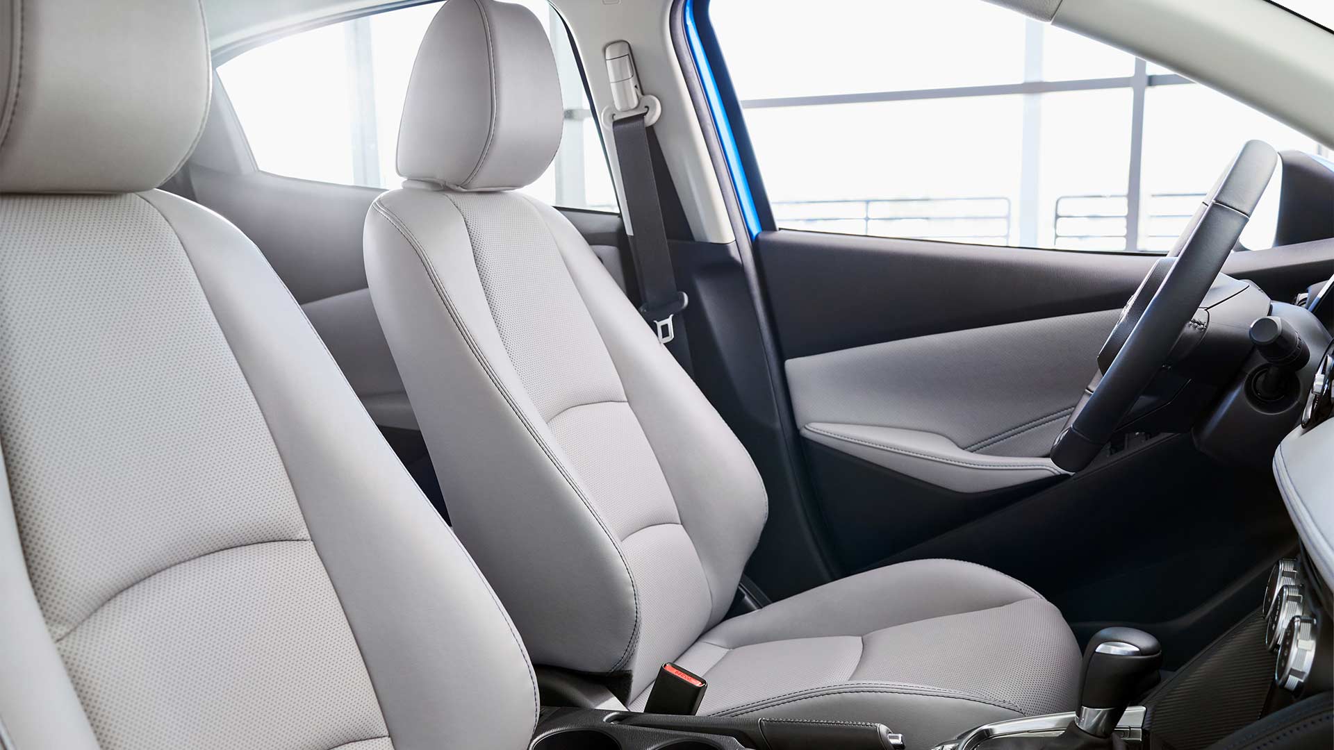 2020-Toyota-Yaris-Hatchback-Interior_2