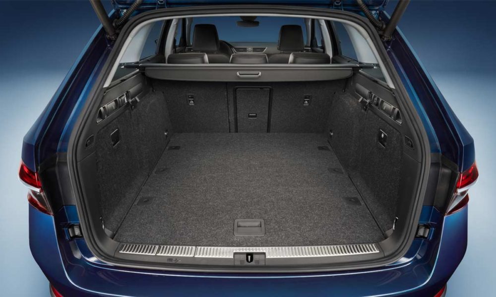 2020-Skoda-Superb-Scout-Boot