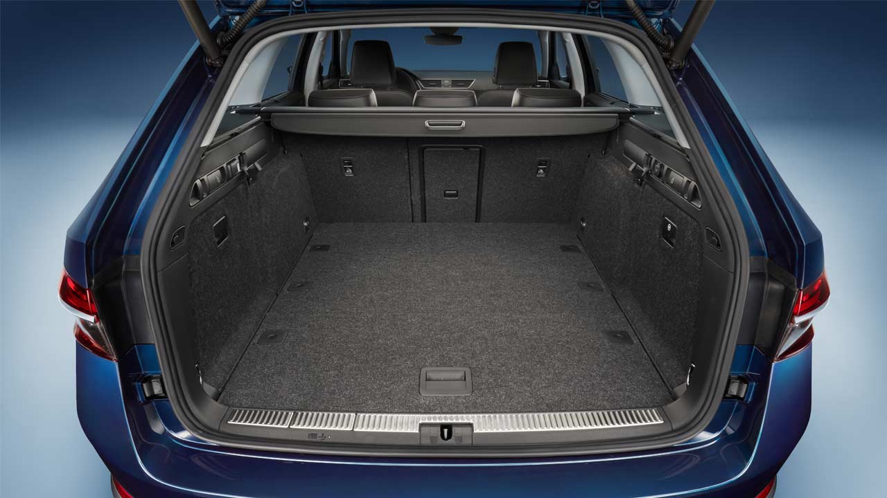 2020-Skoda-Superb-Scout-Boot