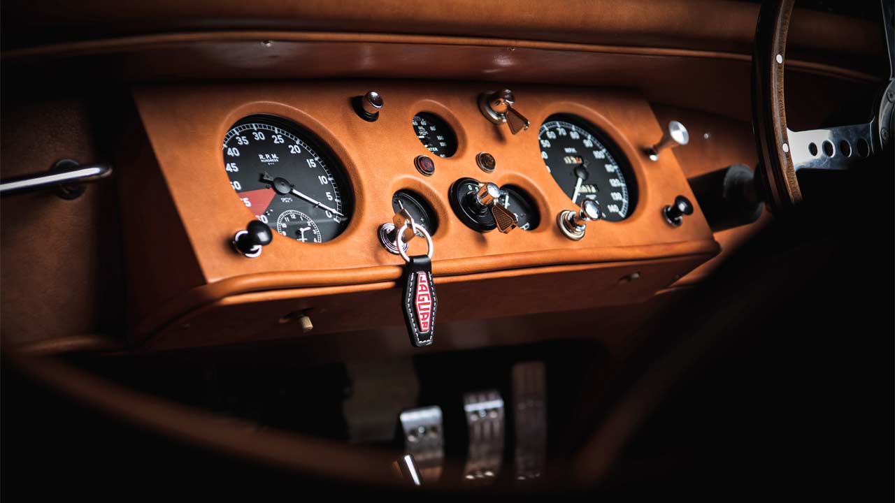 David-Gandy-1954-Jaguar-XK120-Restored-Dashboard