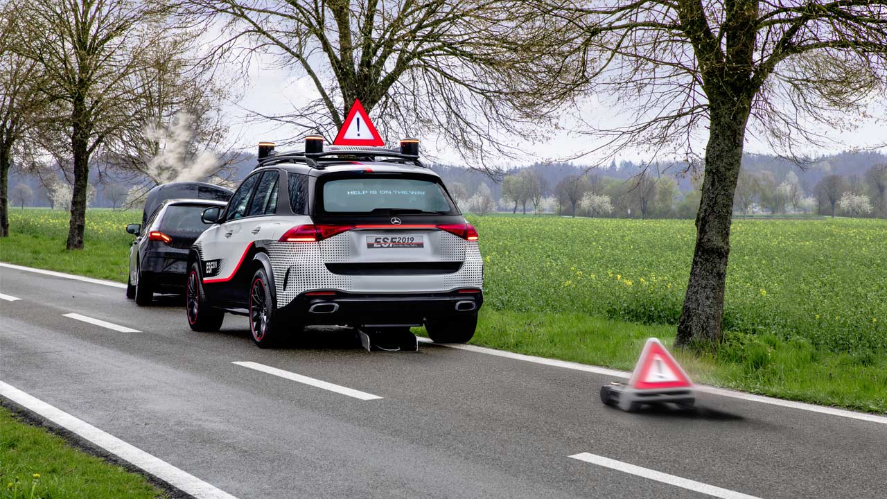 Mercedes-Benz-Experimental-Safety-Vehicle-(ESF)-2019 - Robot Triangle