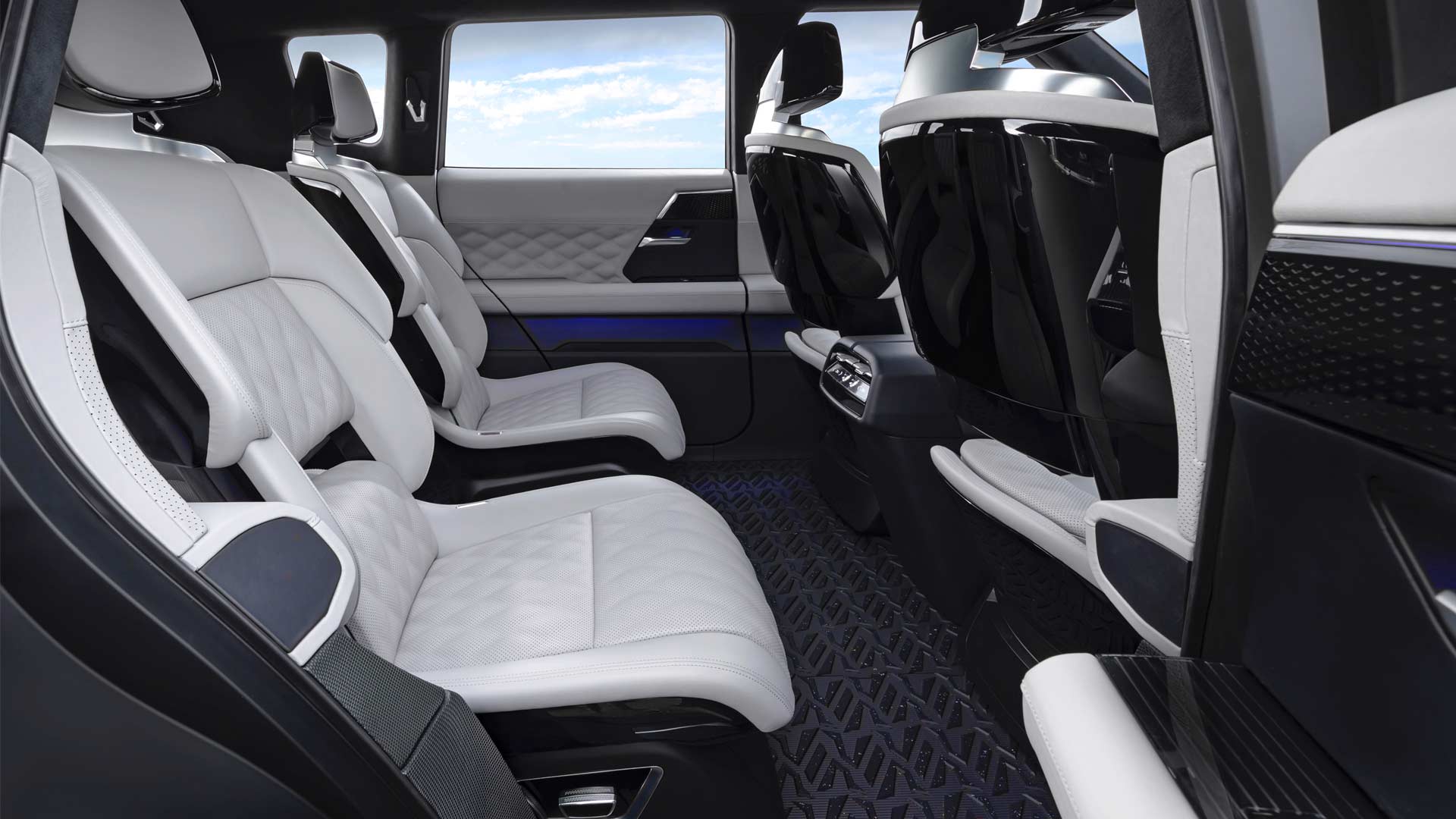 Mitsubishi-Engelberg-Tourer-Concept-Interior_2