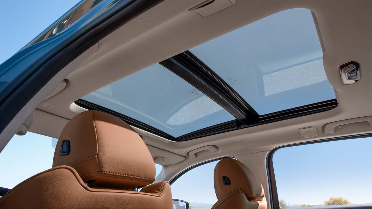 2020-BMW-3-Series-Touring-Luxury-Line-Interior-Panoramic-Glass-Roof