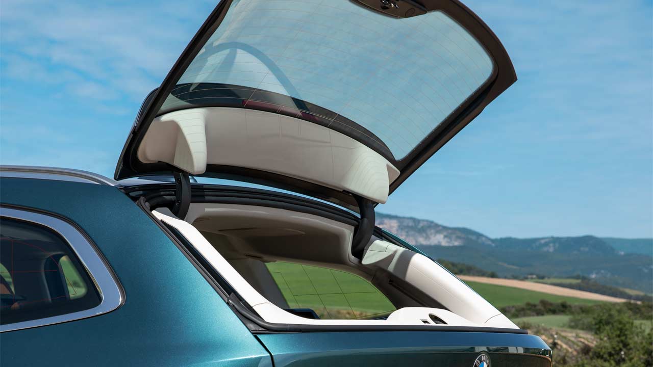 2020-BMW-3-Series-Touring-Rear-Glass-Open
