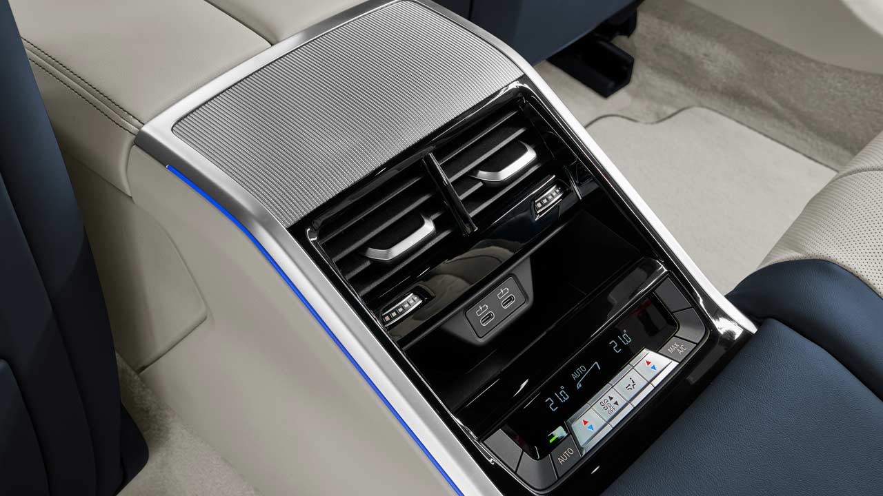 BMW-8-Series-Gran-Coupe-Interior-Rear-AC-Console