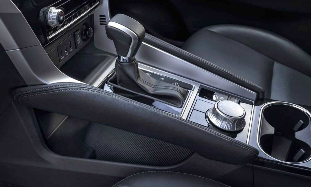 2019-New-Mitsubishi-Pajero-Sport-facelift-Interior-centre-console