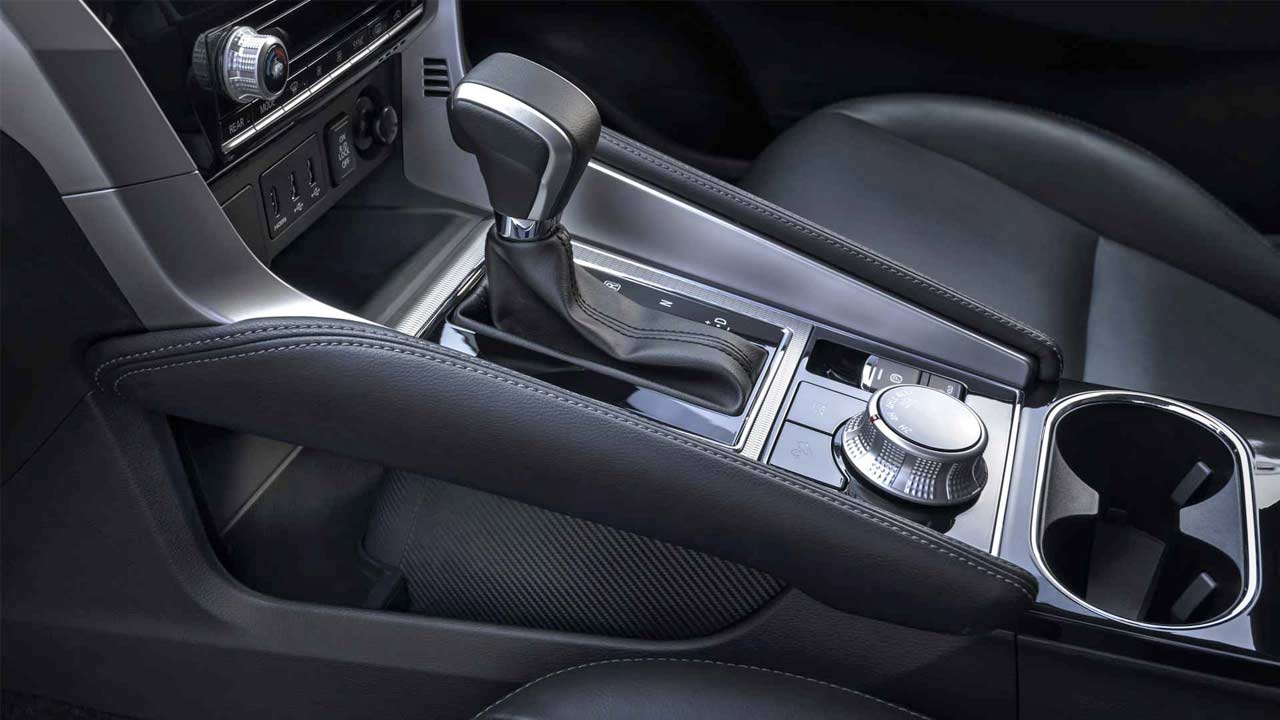 2019-New-Mitsubishi-Pajero-Sport-facelift-Interior-centre-console