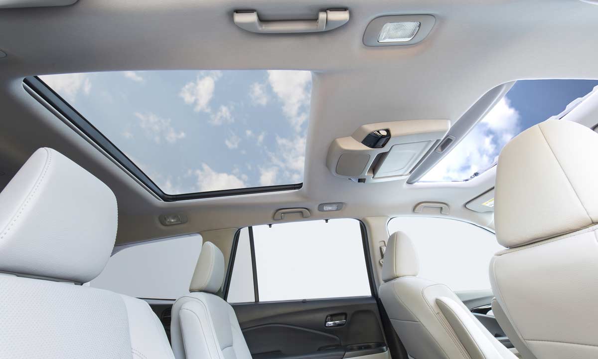 2020-Honda-Pilot-Interior-sunroof