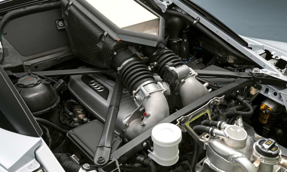 Audi-R8-LMS-GT2-engine