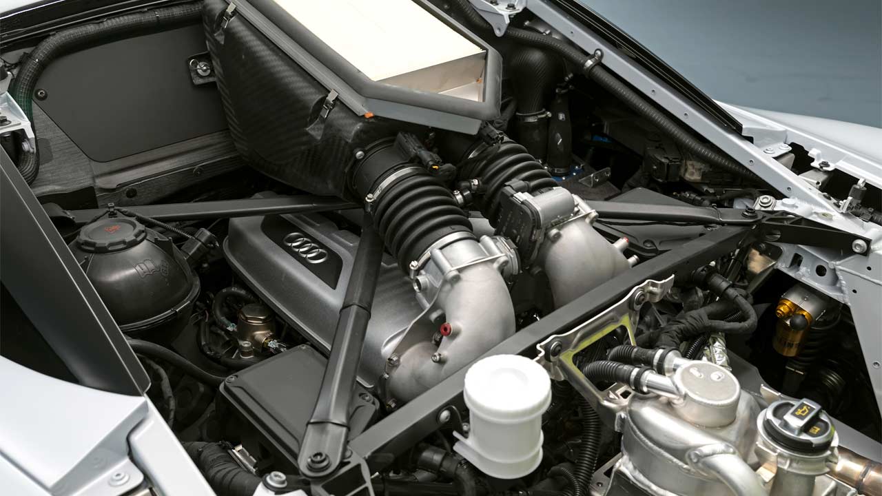 Audi-R8-LMS-GT2-engine