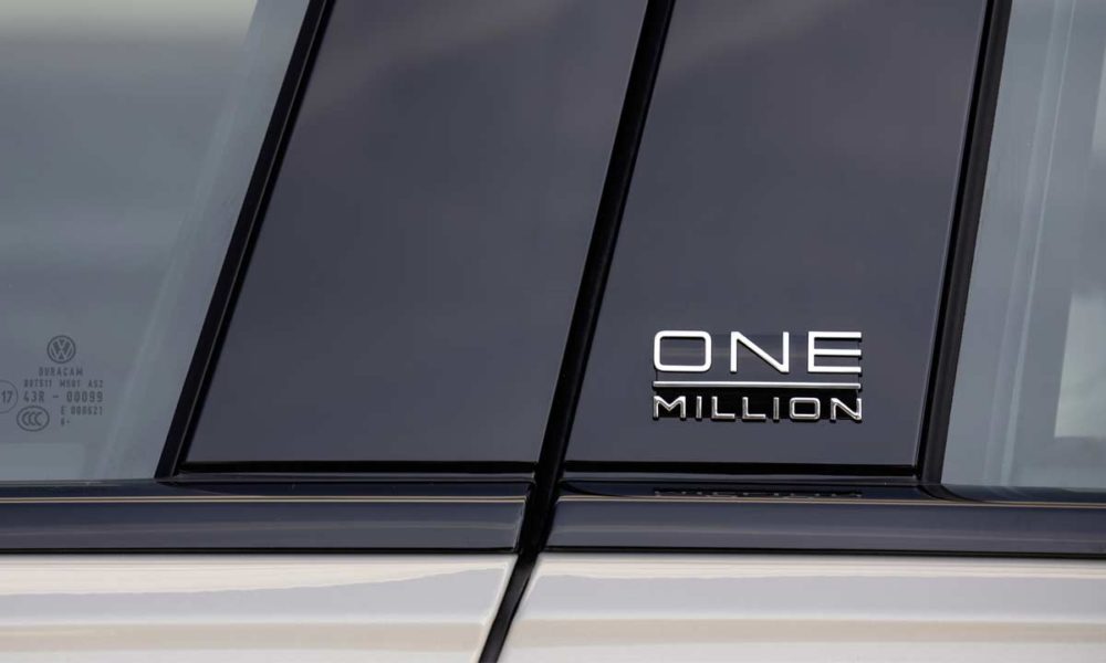Volkswagen-Touareg-ONE-Million-badge