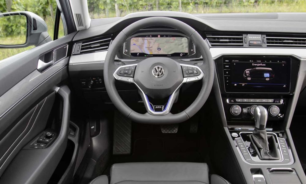 2019-Volkswagen-Passat-GTE-Interior