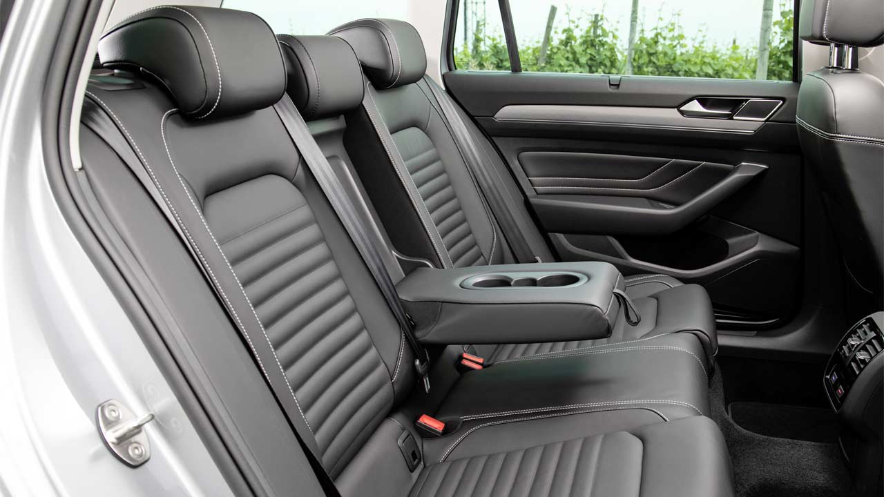 2019-Volkswagen-Passat-GTE-Interior-rear