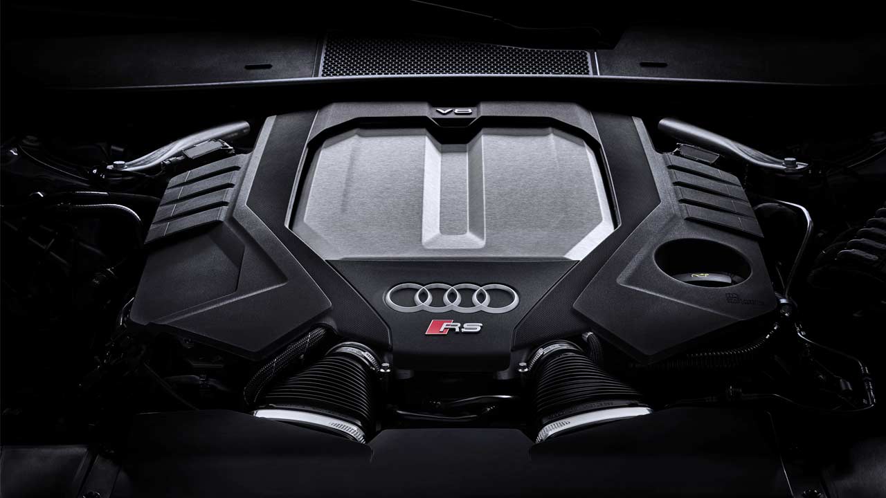 2020-Audi-RS6-Avant-engine