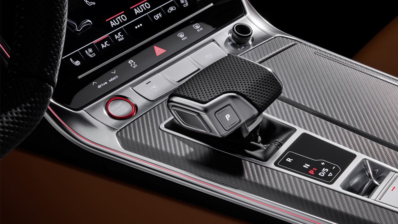 2020-Audi-RS6-Avant-interior-centre-console