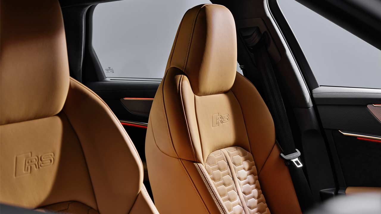 2020-Audi-RS6-Avant-interior-front-seats