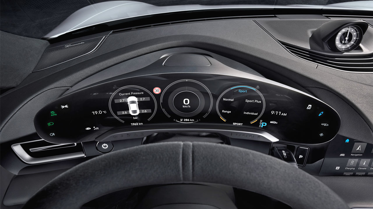 2020 Porsche Taycan near-production interiors - curved instrument display