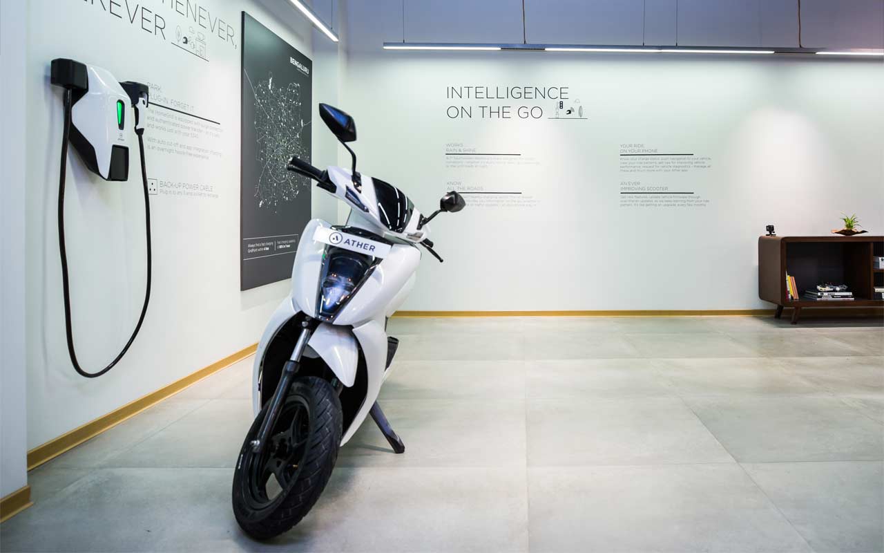 Ather-450-electric-scooter-AtherGrid-AtherSpace