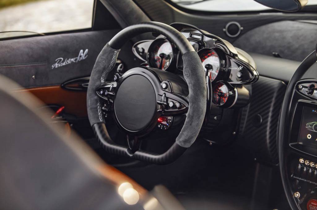 Pagani-Huayra-Roadster-BC-interior-steering-wheel