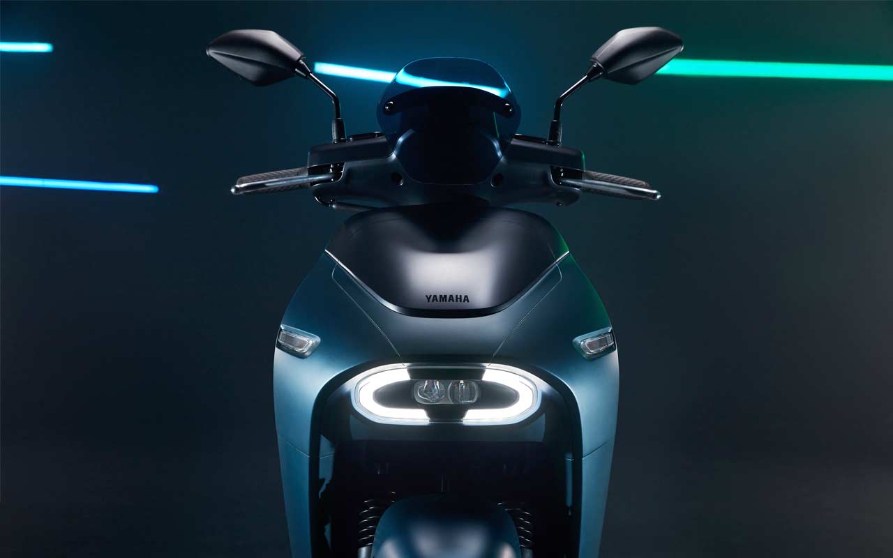Yamaha-EC-05-electric-scooter_front-headlamp