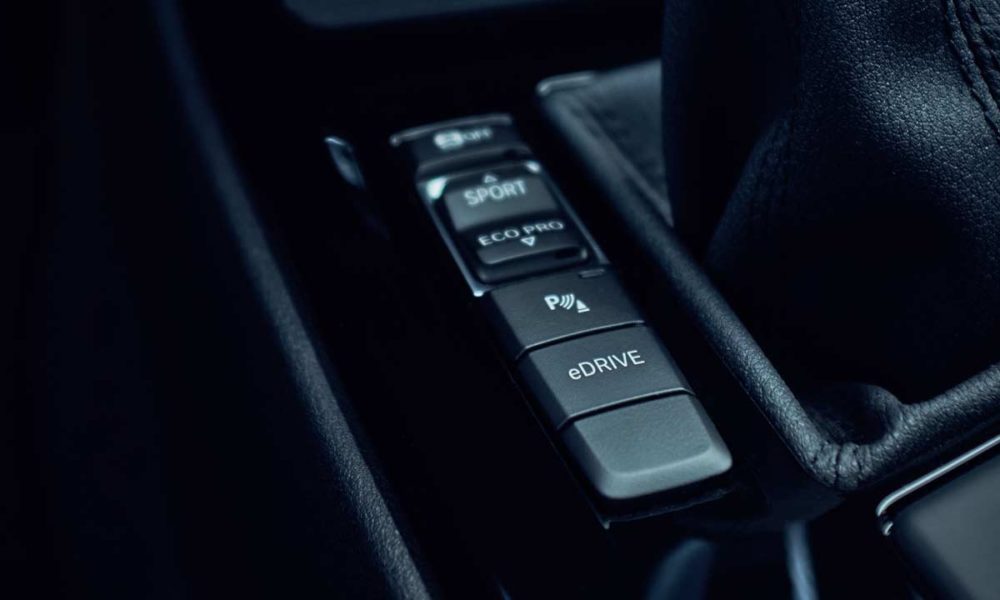 2019-BMW-X1-xDrive25e_interior_e-Drive