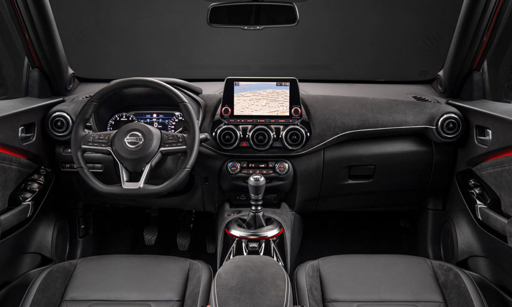 2020-2nd-generation-Nissan-Juke_black_interior