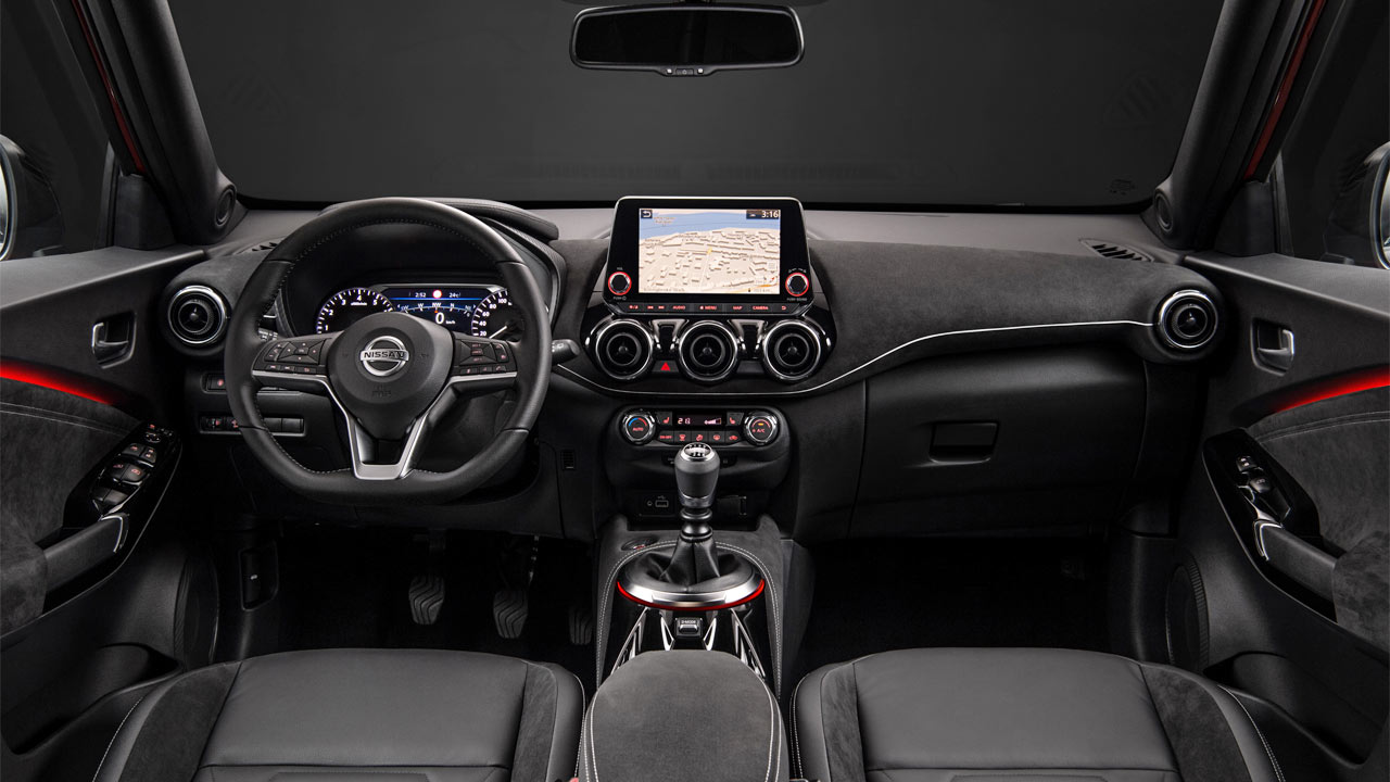 2020-2nd-generation-Nissan-Juke_black_interior
