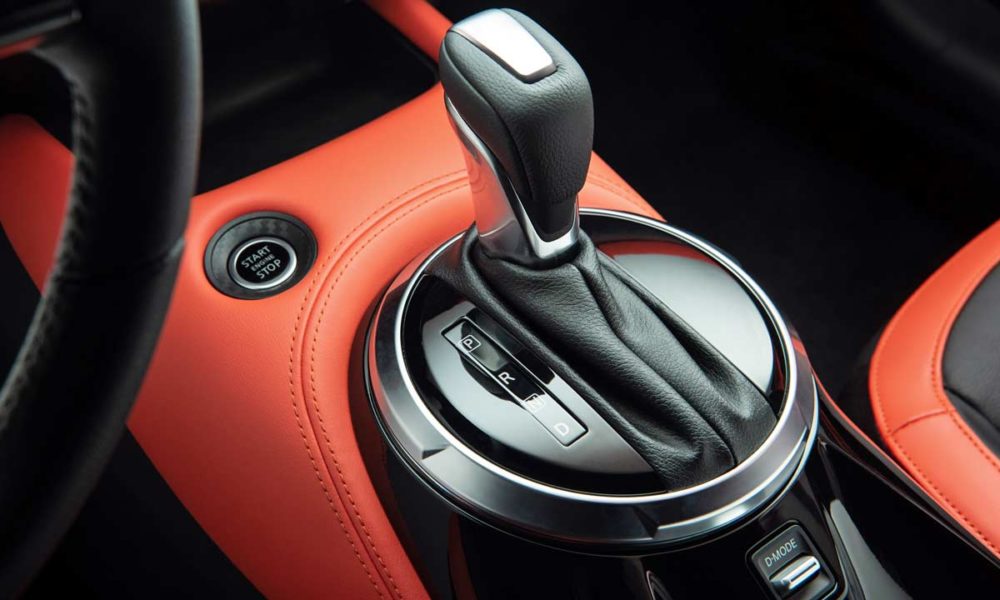 2020-2nd-generation-Nissan-Juke_interior_centre_console_automatic_gearbox
