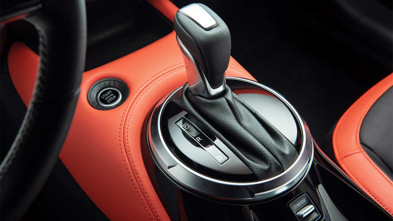 2020-2nd-generation-Nissan-Juke_interior_centre_console_automatic_gearbox