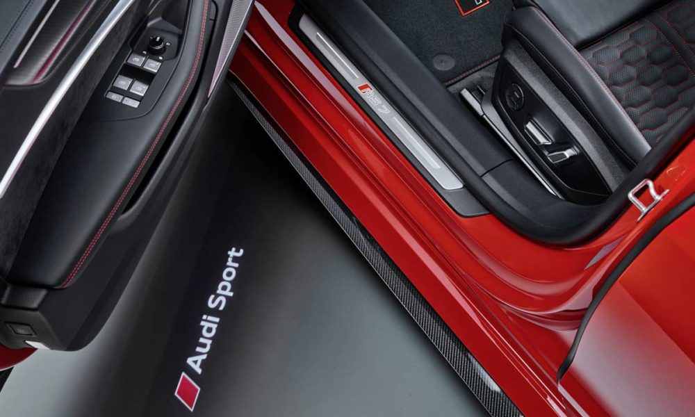 2020-Audi-RS-7-Sportback_interior_door_sill