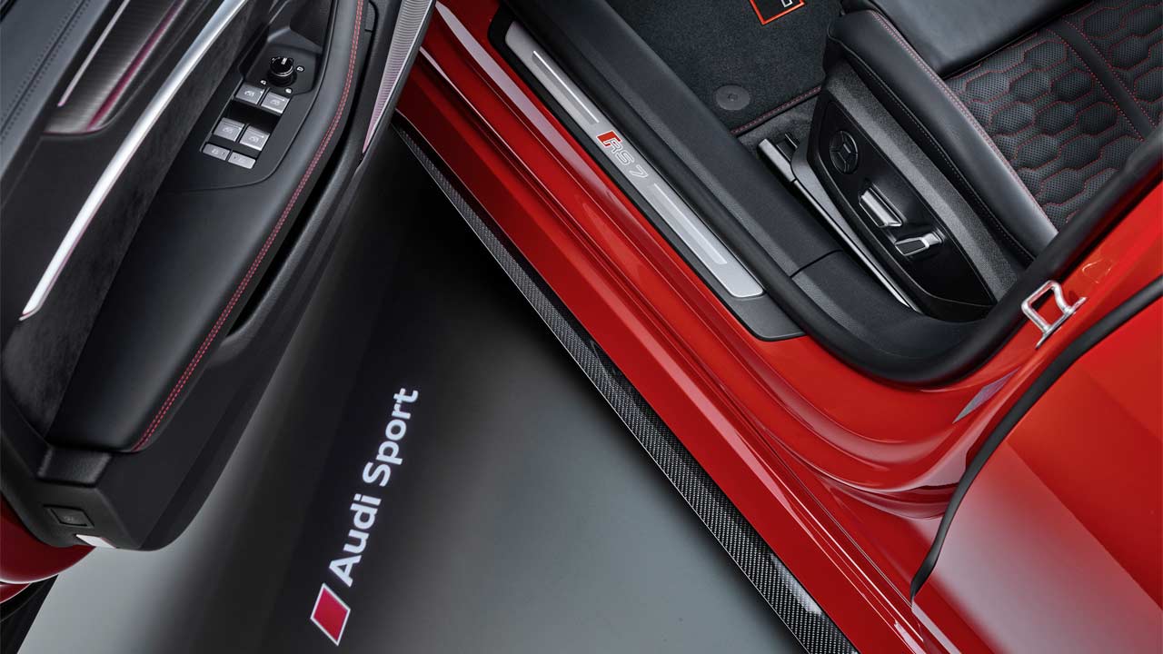 2020-Audi-RS-7-Sportback_interior_door_sill