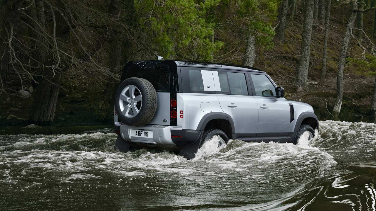 2020-Land-Rover-Defender-110-off-road-wading