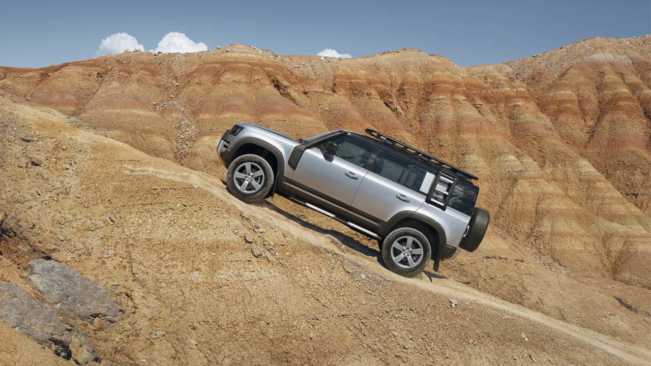 2020-Land-Rover-Defender-110-off-road_2