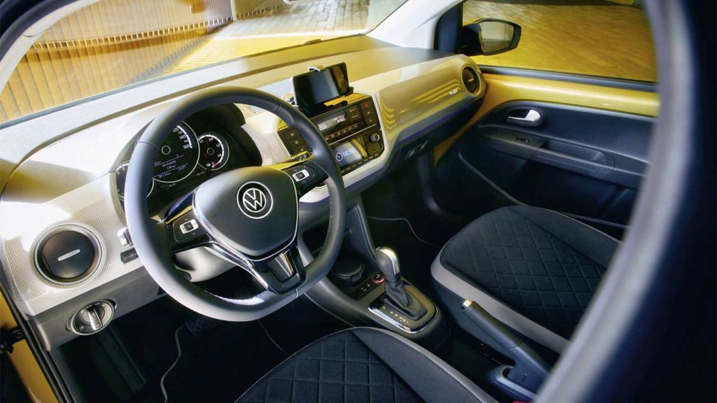 2020-Volkswagen-e-up!_interior