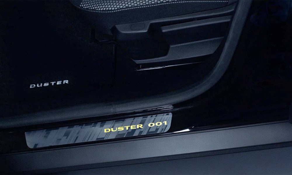Dacia-Duster-Black-Collector_limited_edition_interior_door_sill