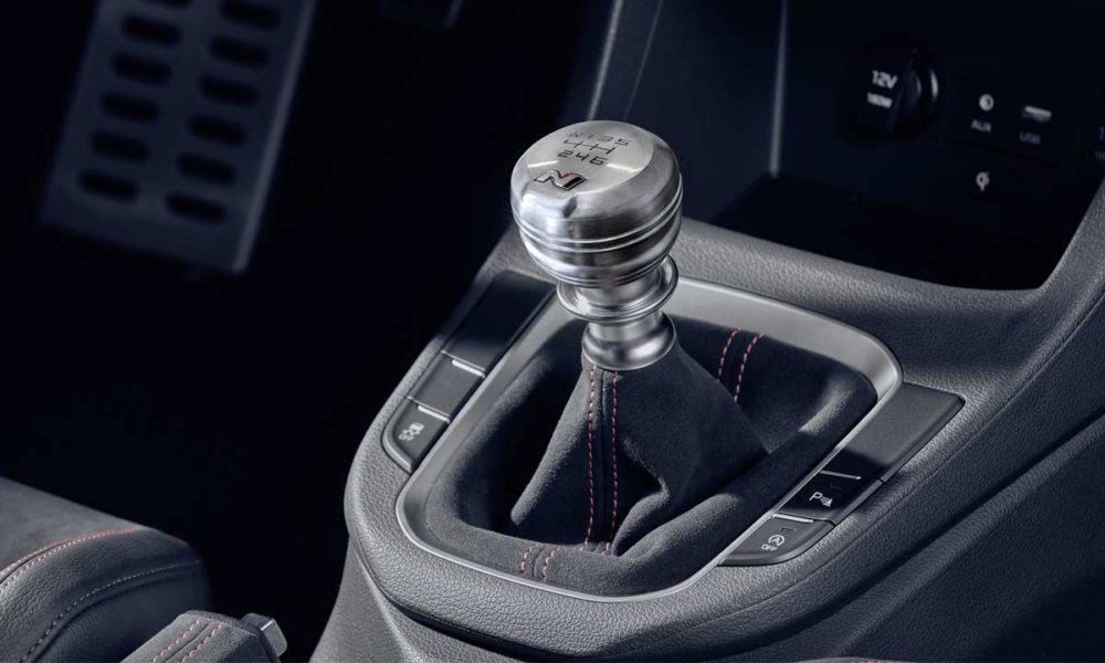 Hyundai-i30-N-Project-C_interior_centre_console_gear_lever