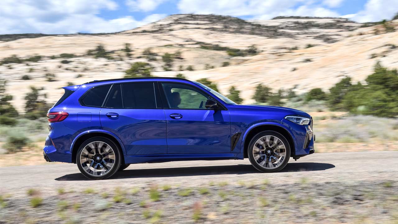 2020-BMW-X5-M-Competition_side