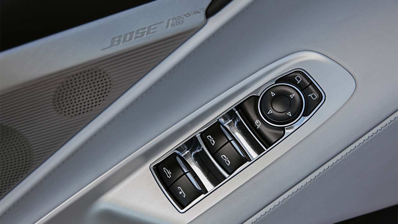 2020-Chevrolet-Corvette-Stingray-Convertible_switches