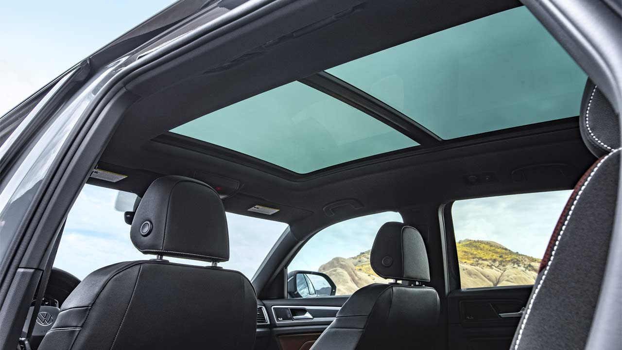 2020-Volkswagen-Atlas-Cross-Sport_Interior_panoramic_glass_roof