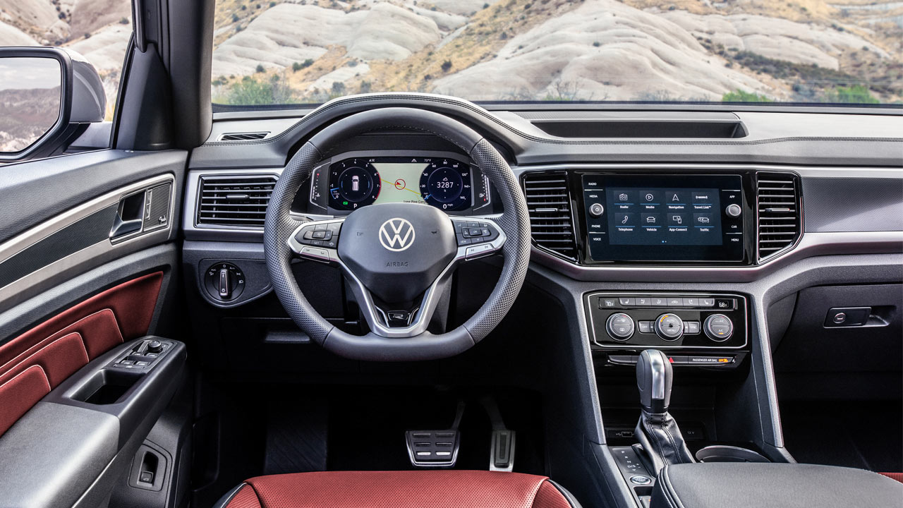 2020-Volkswagen-Atlas-Cross-Sport_Interior_steering_wheel_instrument_cluster
