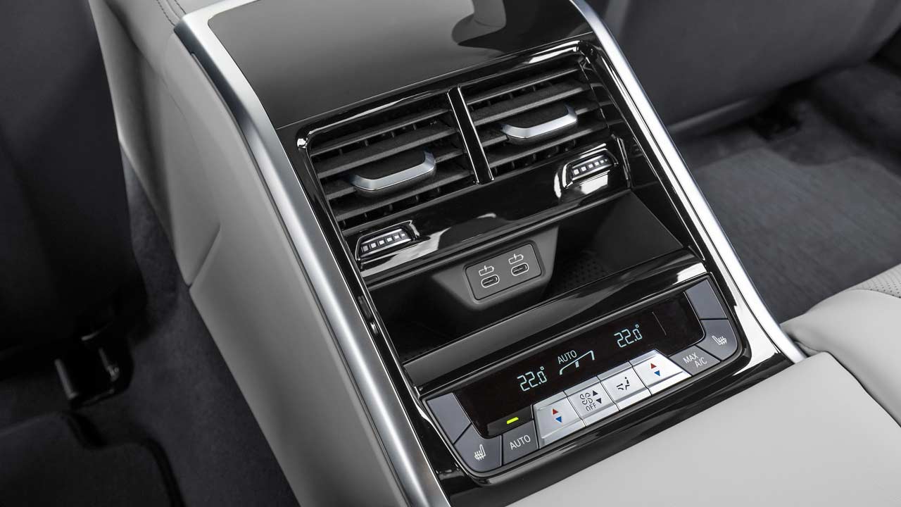 BMW-M8-Competition-Gran-Coupe_interior_rear_console