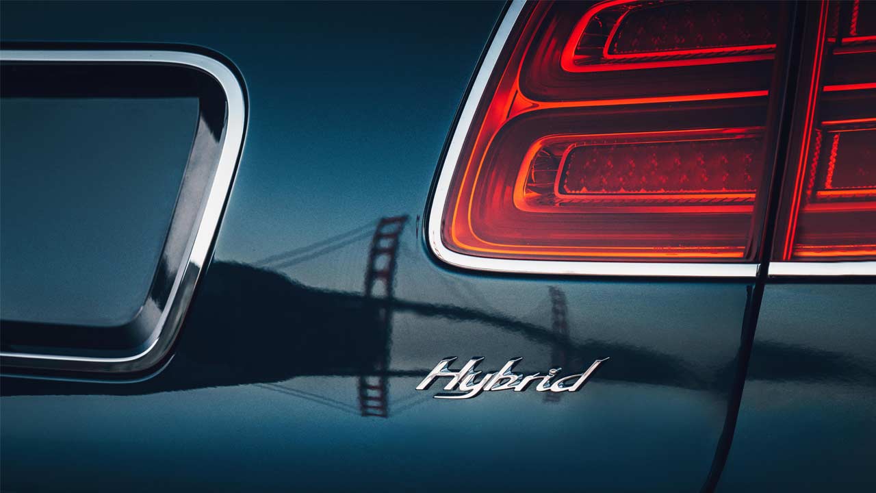 Bentley Bentayga Hybrid_badge