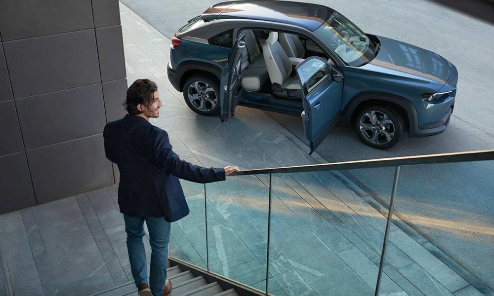 Mazda-MX-30-electric-SUV_freestyle_doors_open