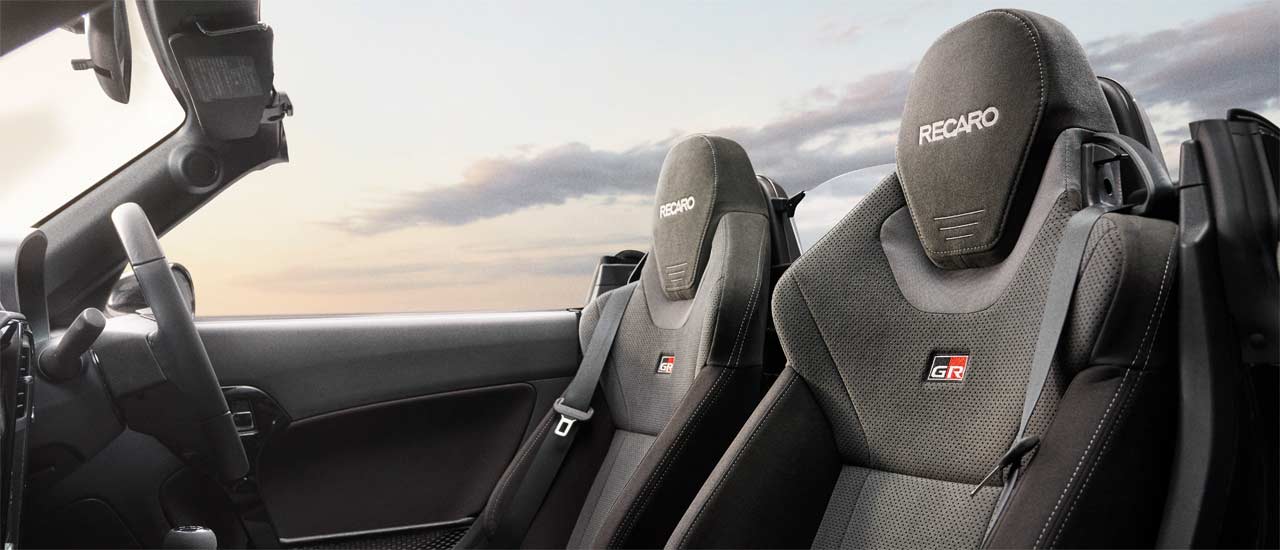 Toyota-Copen-GR-SPORT_Interior_seats