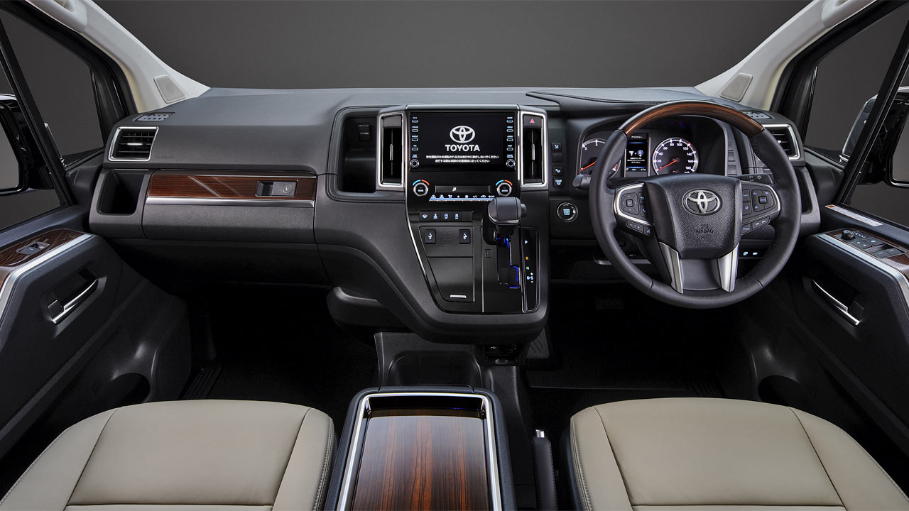 Toyota-Granace_Interior